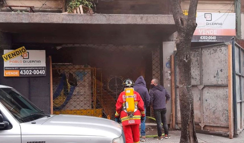 Principio de Incendio en un Comercio de la calle olavarría