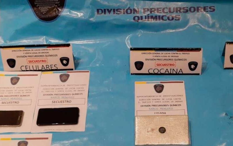 Dos dealers detenidos en procedimientos en Pompeya