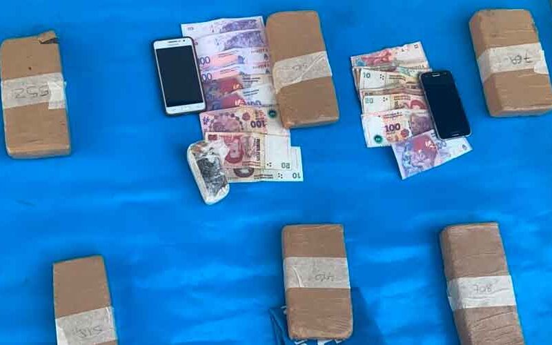 Detienen a dos dealers con más de tres kilos de marihuana Detienen a dos dealers con más de tres kilos de marihuana