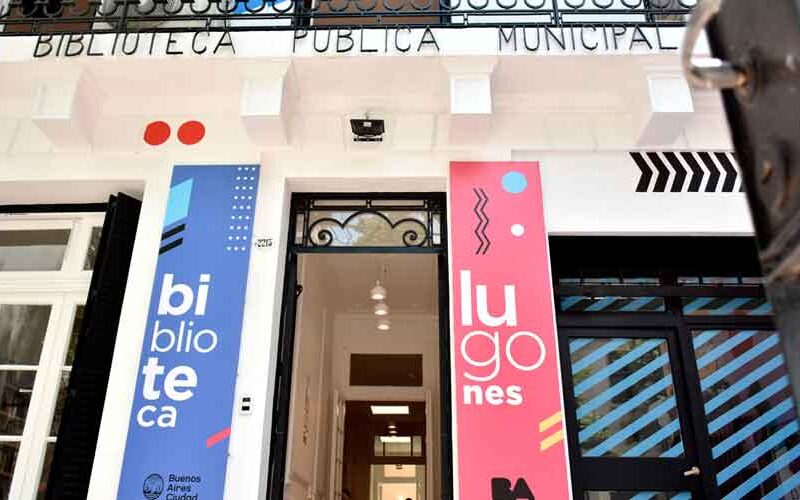 Sistema de préstamo y devolución de libros Sistema de préstamo y devolución de libros