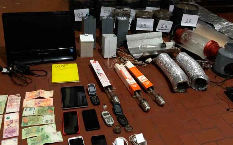 La Policía detuvo a un dealer en y allanó su vivienda La Policía detuvo a un dealer en y allanó su vivienda