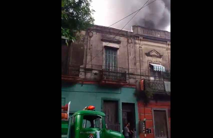 Un incendio destruyó un conventillo en La Boca