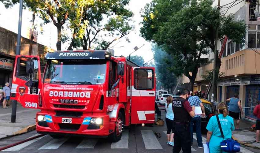 Nueva Pompeya: Bomberos rescataron a 14 personas