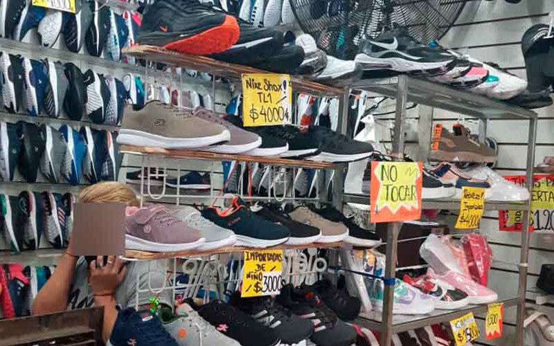 Zapatillas falsificadas fueron incautadas en Constitución Zapatillas falsificadas fueron incautadas en Constitución