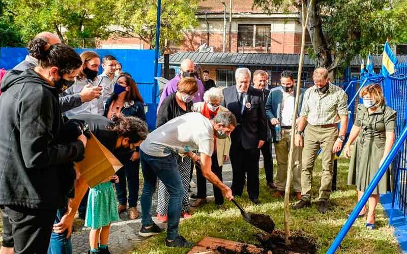 Boca: plantaron un árbol por el Día de la Memoria