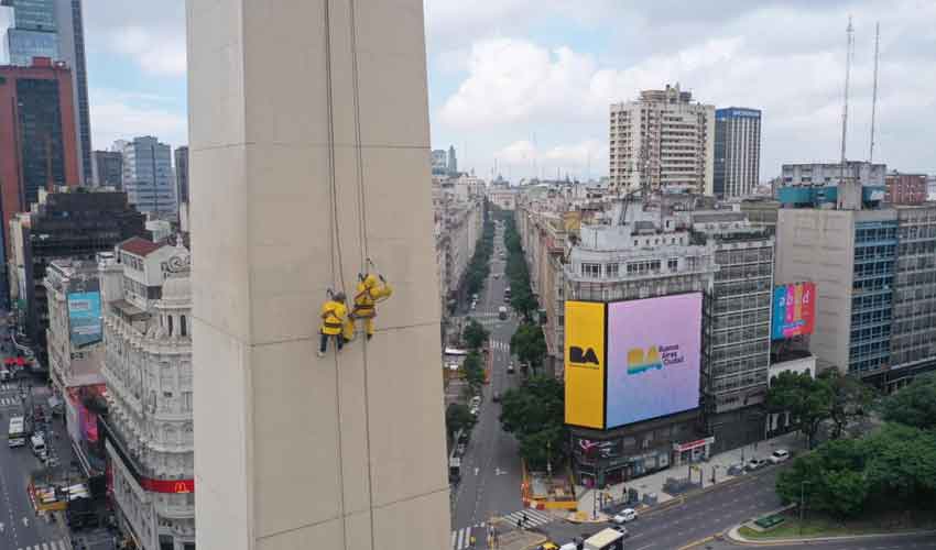 Comenzaron las tareas de mantenimiento en el Obelisco