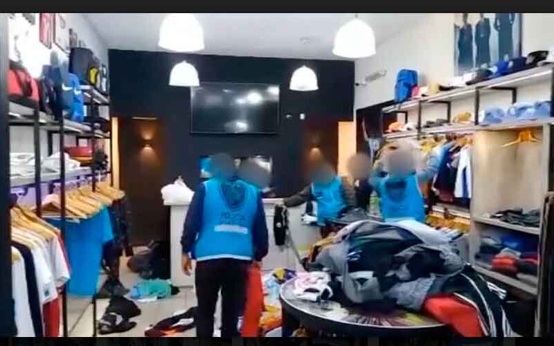 Dos detenidos y 900 prendas secuestradas en un Showroom