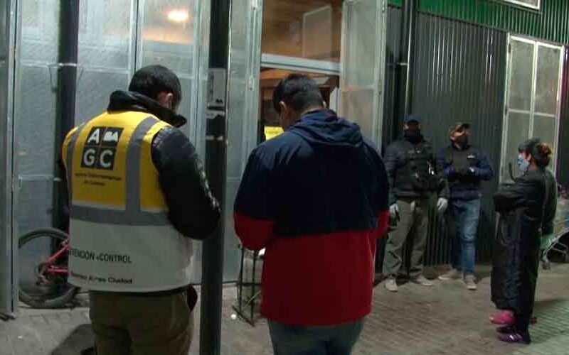 Desbarataron fiesta clandestina con 15 personas