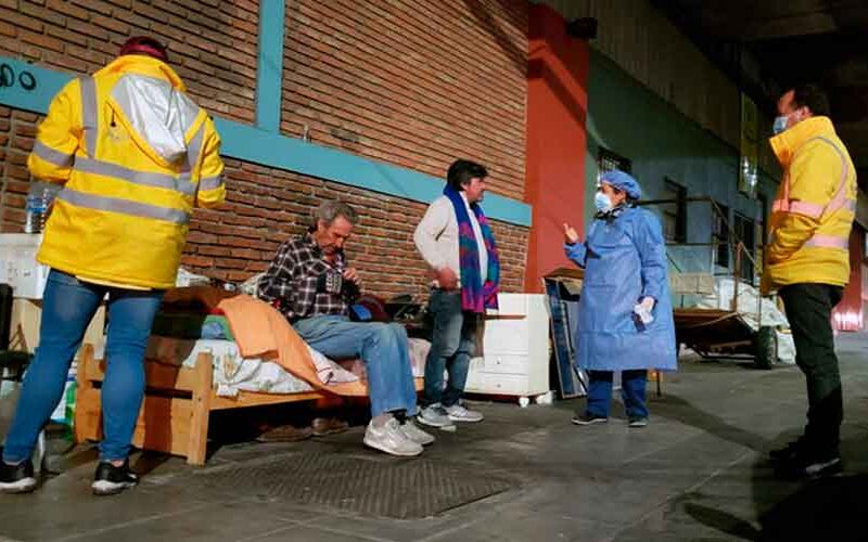 Vacunan contra la gripe a las personas en situación de calle Vacunan contra la gripe a las personas en situación de calle