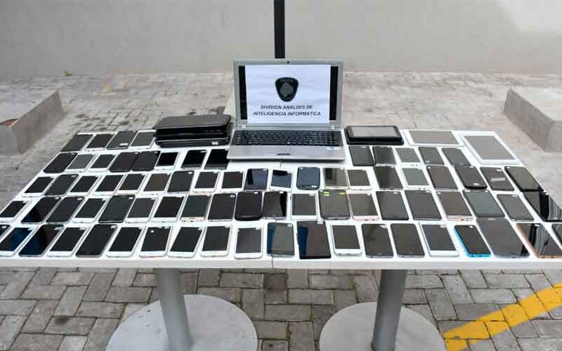 Continúa la devolución de celulares recuperados Continúa la devolución de celulares recuperados