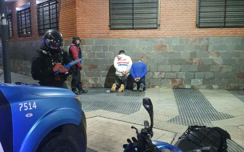 Detienen a dos ladrones con un inhibidor de señal Detienen a dos ladrones con un inhibidor de señal
