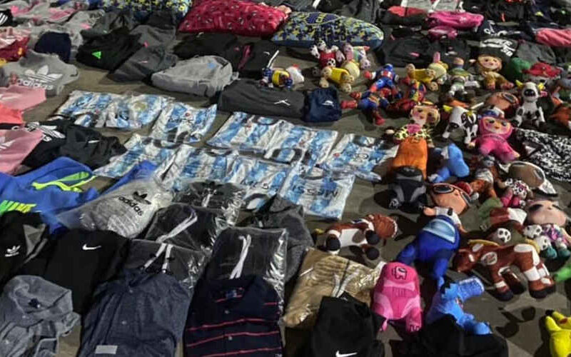 Secuestran un camión cargado con mercadería ilegal Secuestran un camión cargado con mercadería ilegal