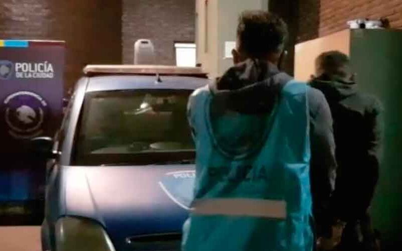 La Policía de la Ciudad detuvo a dos ladrones en Barracas La Policía de la Ciudad detuvo a dos ladrones en Barracas