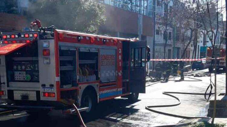 Incendió en un depósito de materiales de camping