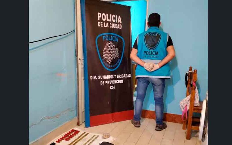 Secuestro de armas y droga y búnker tapiado en Zavaleta Secuestro de armas y droga y búnker tapiado en Zavaleta