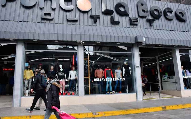 Una galería clausurada en La Boca y artículos apócrifos secuestrados Una galería clausurada en La Boca y artículos apócrifos secuestrados
