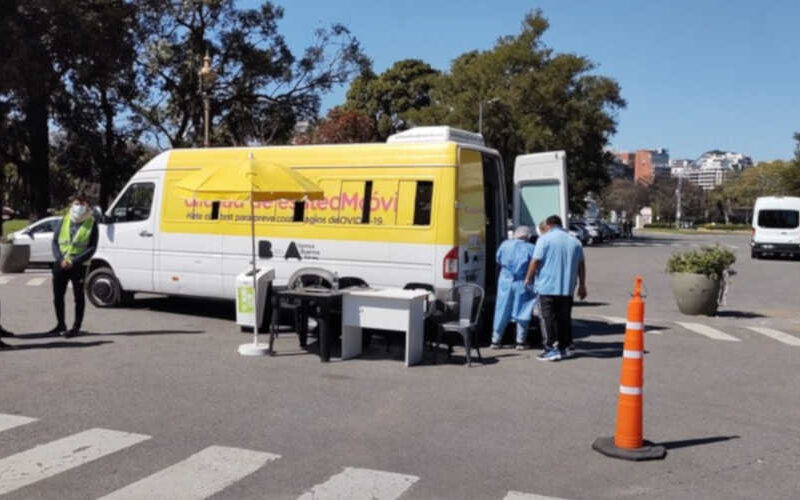 Unidades móviles de testeos en parques y plazas