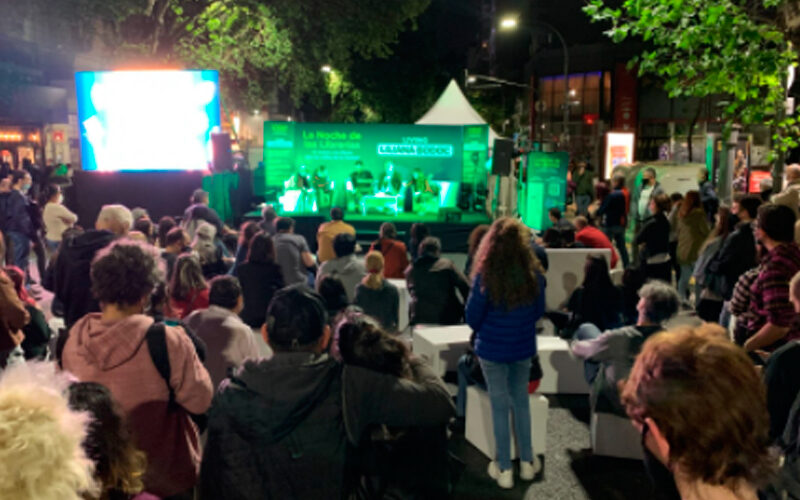 La ciudad vivió una nueva edición de La Noche de las Librerías