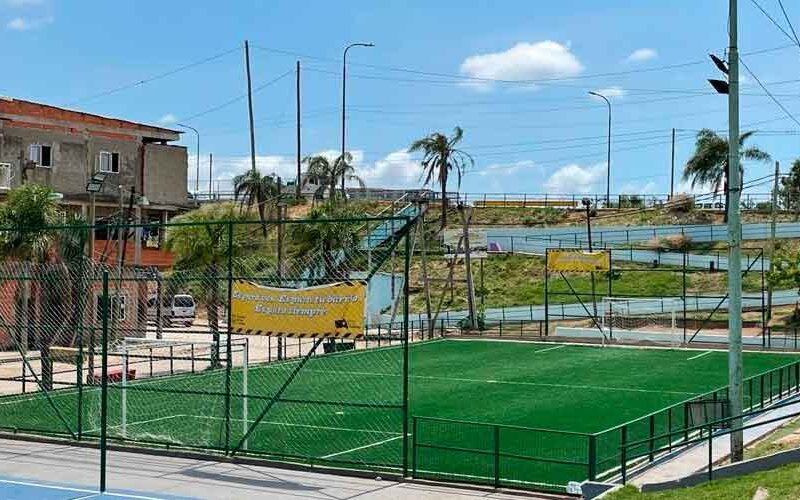 Puesta en valor las canchas de fútbol de ocho barrios populares
