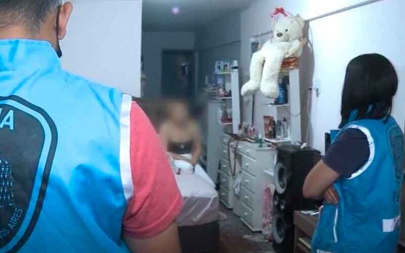 Detienen a una mujer tras el robo del teléfono a una periodista Detienen a una mujer tras el robo del teléfono a una periodista