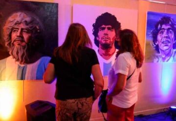 Homenaje a Maradona: Inauguraron una muestra de arte