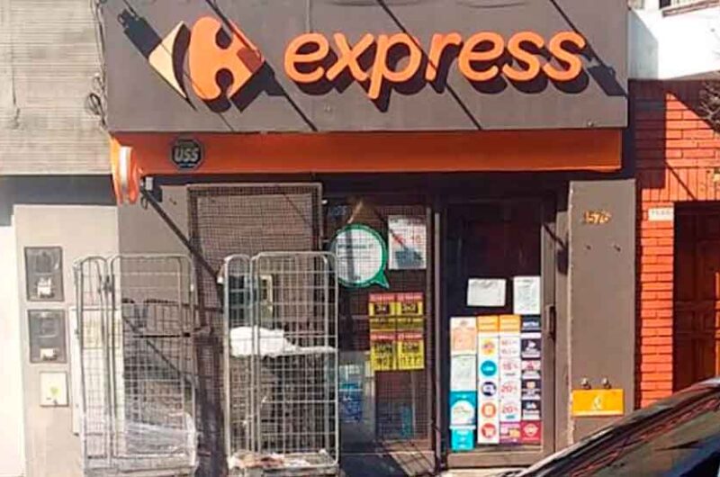 La Policía detuvo a dos hombres por robo en un supermercado La Policía detuvo a dos hombres por robo en un supermercado