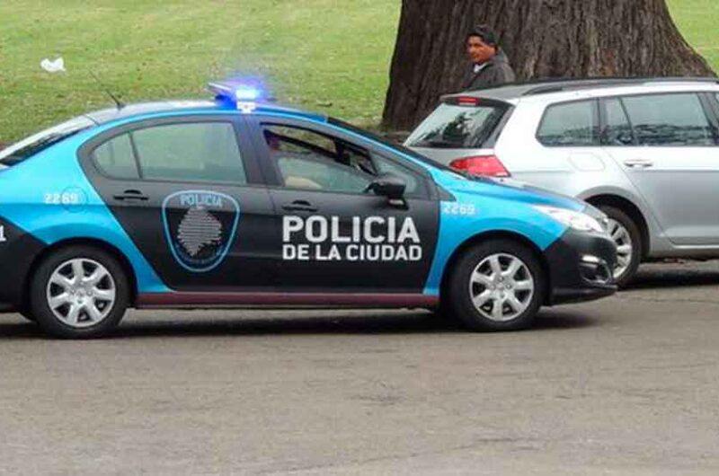 Un joven fue asesinado de una puñalada en el Parque Lezama