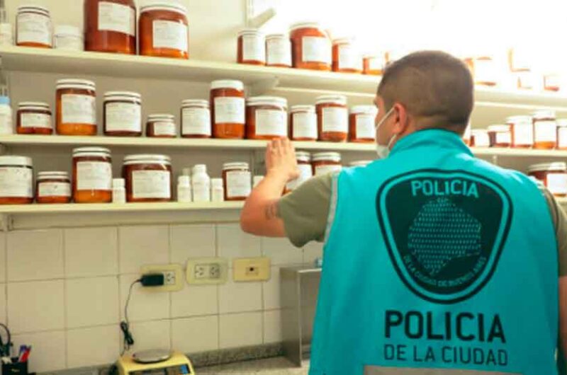 Desbaratan farmacia que vendía remedios vencidos Desbaratan farmacia que vendía remedios vencidos