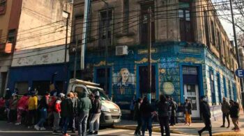 Desalojo de varias familias en un inmueble de La Boca