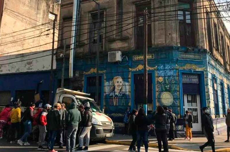 Desalojo de varias familias en un inmueble de La Boca Desalojo de varias familias en un inmueble de La Boca