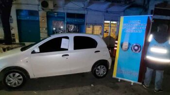 Capturan en La Boca a tres ladrones que robaron un auto en Lanús