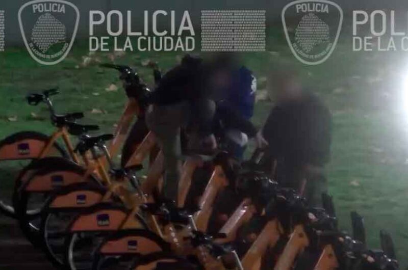 Cuatro detenidos por intentar robar bicicletas de la Ciudad Cuatro detenidos por intentar robar bicicletas de la Ciudad