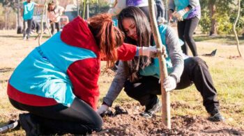 Jornada de plantación en el Parque Indoamericano