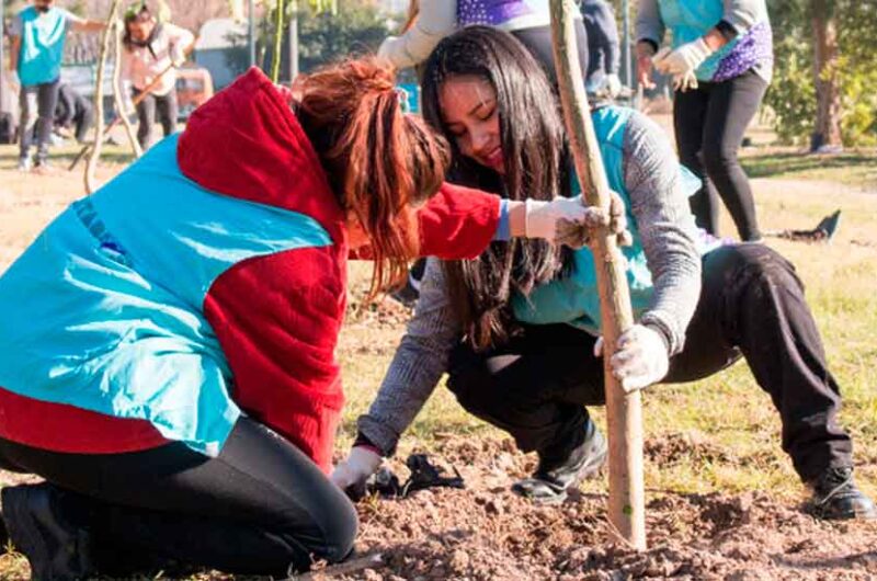 Jornada de plantación en el Parque Indoamericano