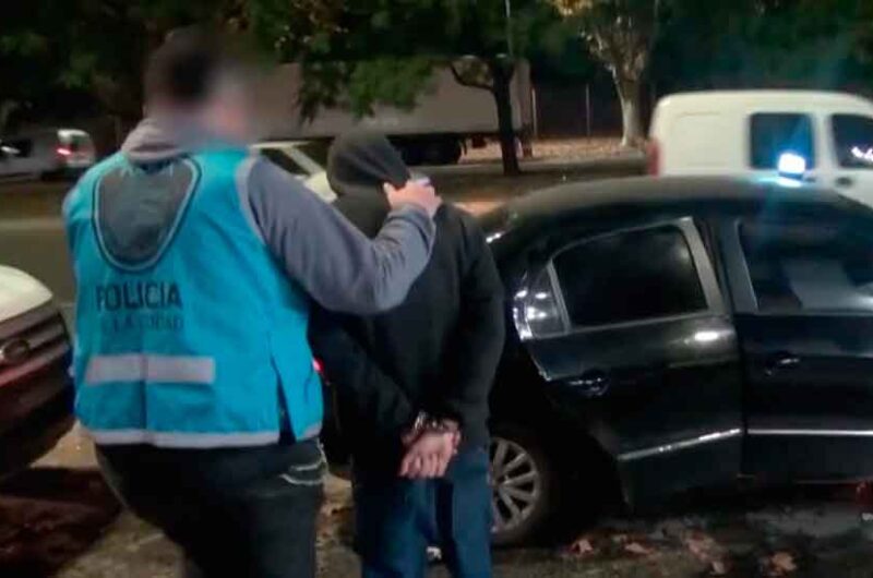 Cuatro detenidos por circular a bordo de una camioneta robada