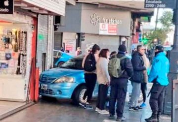 Metrobús Cabildo: tres heridos al chocar un colectivo y un auto