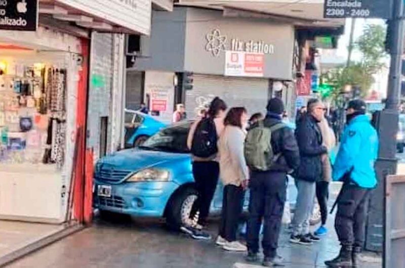 Metrobús Cabildo: tres heridos al chocar un colectivo y un auto