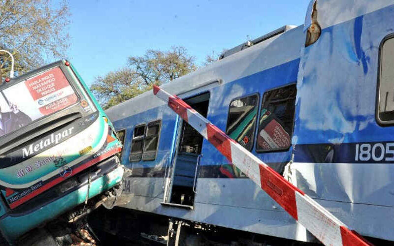 A 11 años del trágico accidente ferroviario y un colectivo A 11 años del trágico accidente ferroviario y un colectivo