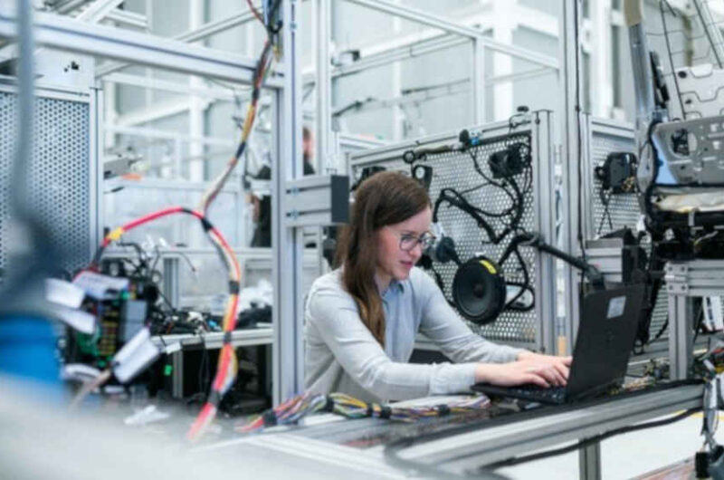 2.000 jóvenes ya cuentan con becas de formación en inglés 2.000 jóvenes ya cuentan con becas de formación en inglés