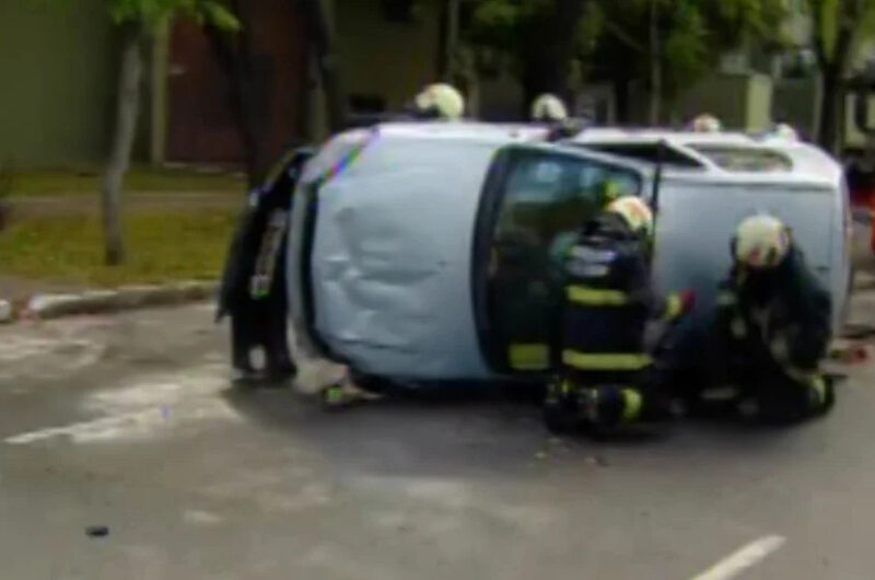 Retiro: Chocó contra dos autos y luego volcó Retiro: Chocó contra dos autos y luego volcó