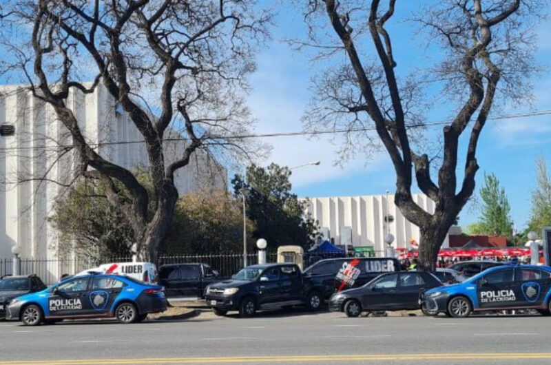 Detienen a dos ladrones con inhibidor en Aeroparque Detienen a dos ladrones con inhibidor en Aeroparque