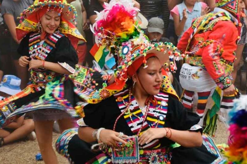 Fiesta de la Alasita: El Parque Indoamericano se tiñó de colores