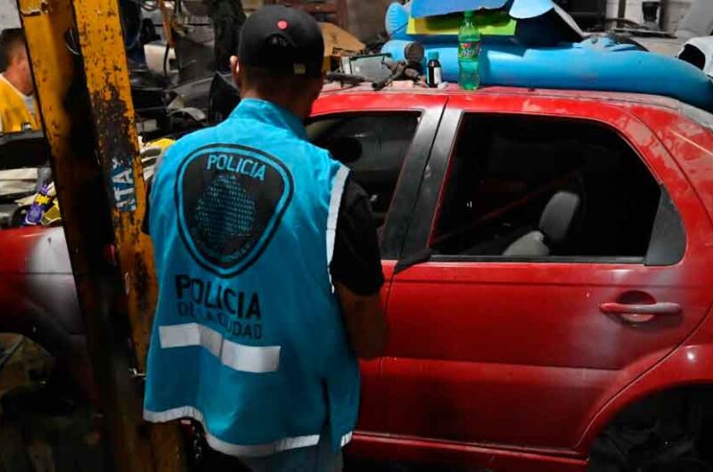 Clausuran taller tras hallar un vehículo con pedido de secuestro