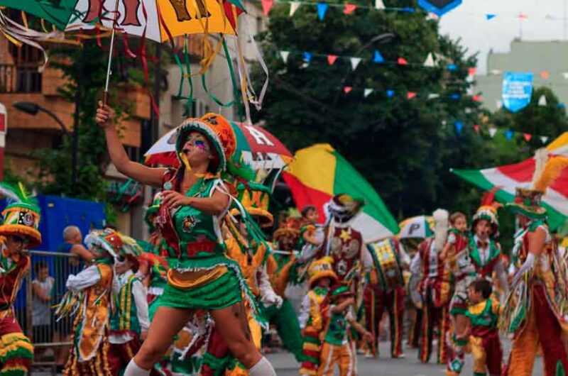 Fin de semana largo: Carnavales, murgas y polos gastronómicos