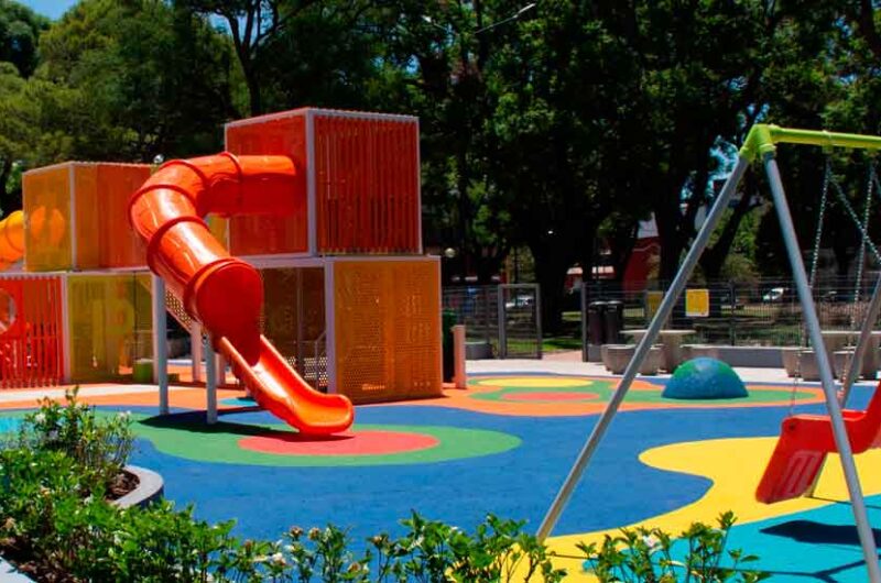 La Ciudad renovó el espacio de juegos de la Plaza Malaver La Ciudad renovó el espacio de juegos de la Plaza Malaver