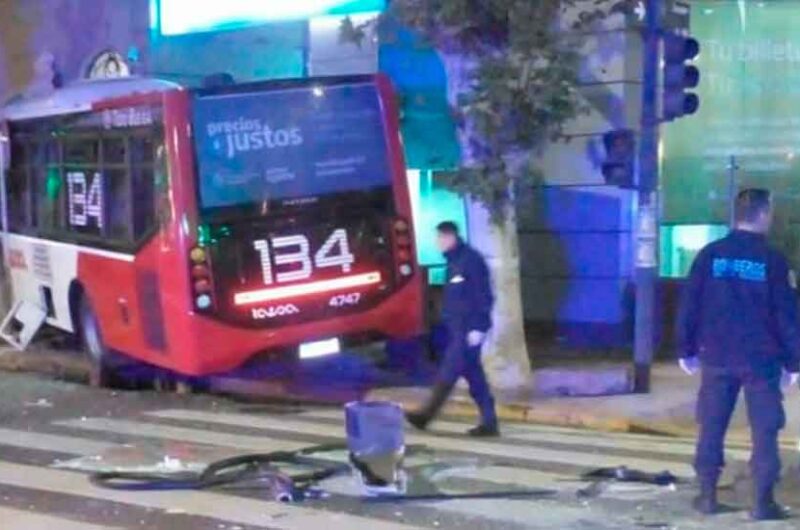 Choque de colectivos en Parque Patricios deja 16 heridos Choque de colectivos en Parque Patricios deja 16 heridos