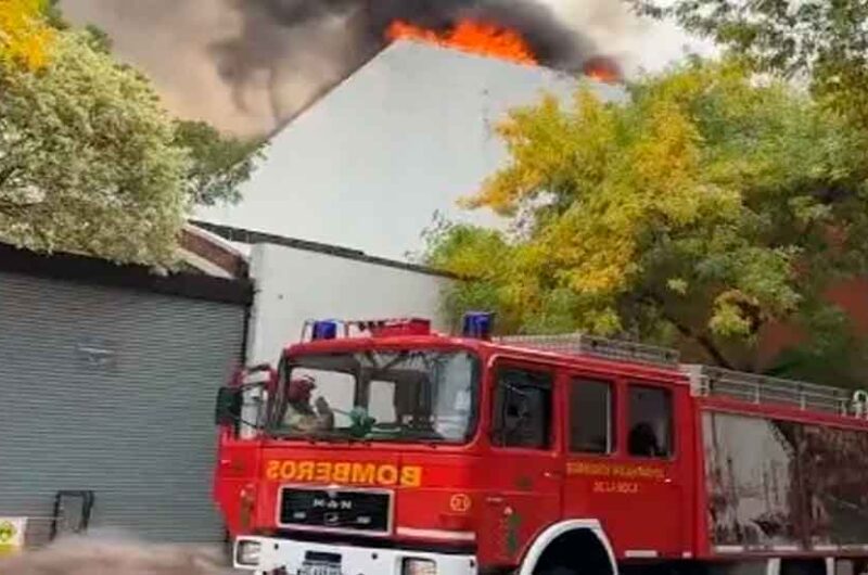 Nuevo incendio en Iron Mountain, depósito que ardió en 2014 Nuevo incendio en Iron Mountain, depósito que ardió en 2014
