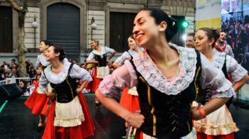 El BA Celebra Calabria llenó de alegría la Avenida de Mayo