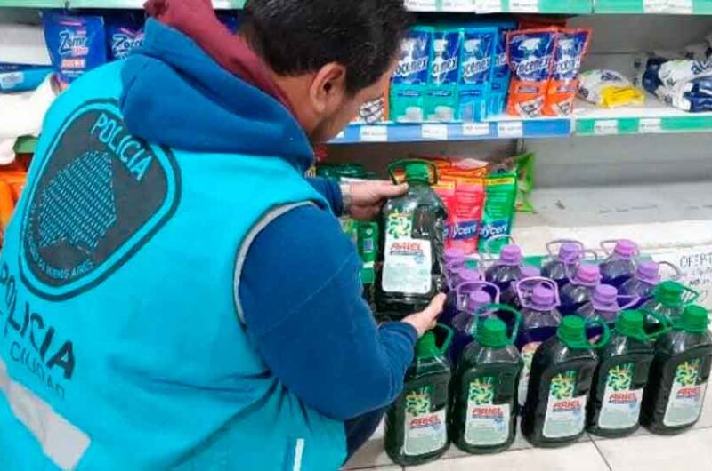 Incautan 147 litros de jabón líquido peligroso para la salud Incautan 147 litros de jabón líquido peligroso para la salud