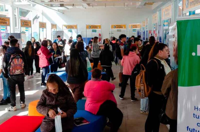 El Barrio Mugica celebró la segunda edición de la Feria de Empleo El Barrio Mugica celebró la segunda edición de la Feria de Empleo